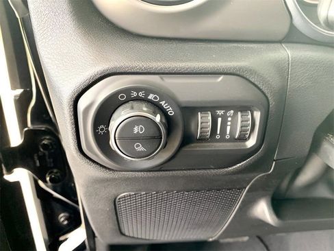 Used 2021 Jeep Gladiator Sport image 27