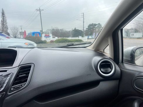 Used 2019 Ford Fiesta SE image 17