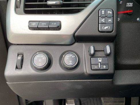Used 2017 Chevrolet Suburban Premier AWD/4WD image 16