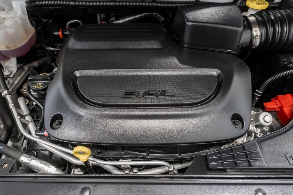 Certified 2024 Chrysler Pacifica Touring-L FWD image 4