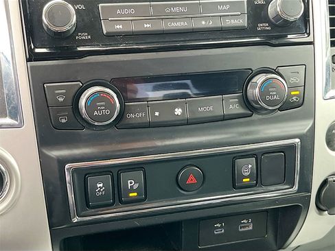 Used 2021 Nissan Titan SV w/ SV Convenience Package image 16