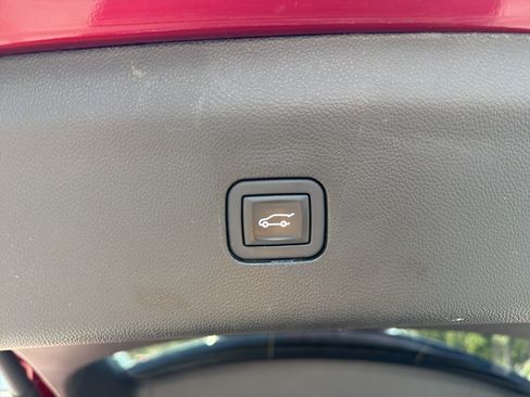 Used 2023 Buick Enclave Essence FWD image 16