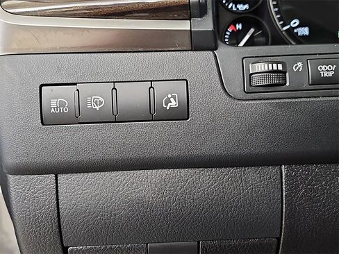 Used 2018 Lexus LX 570 4WD image 29