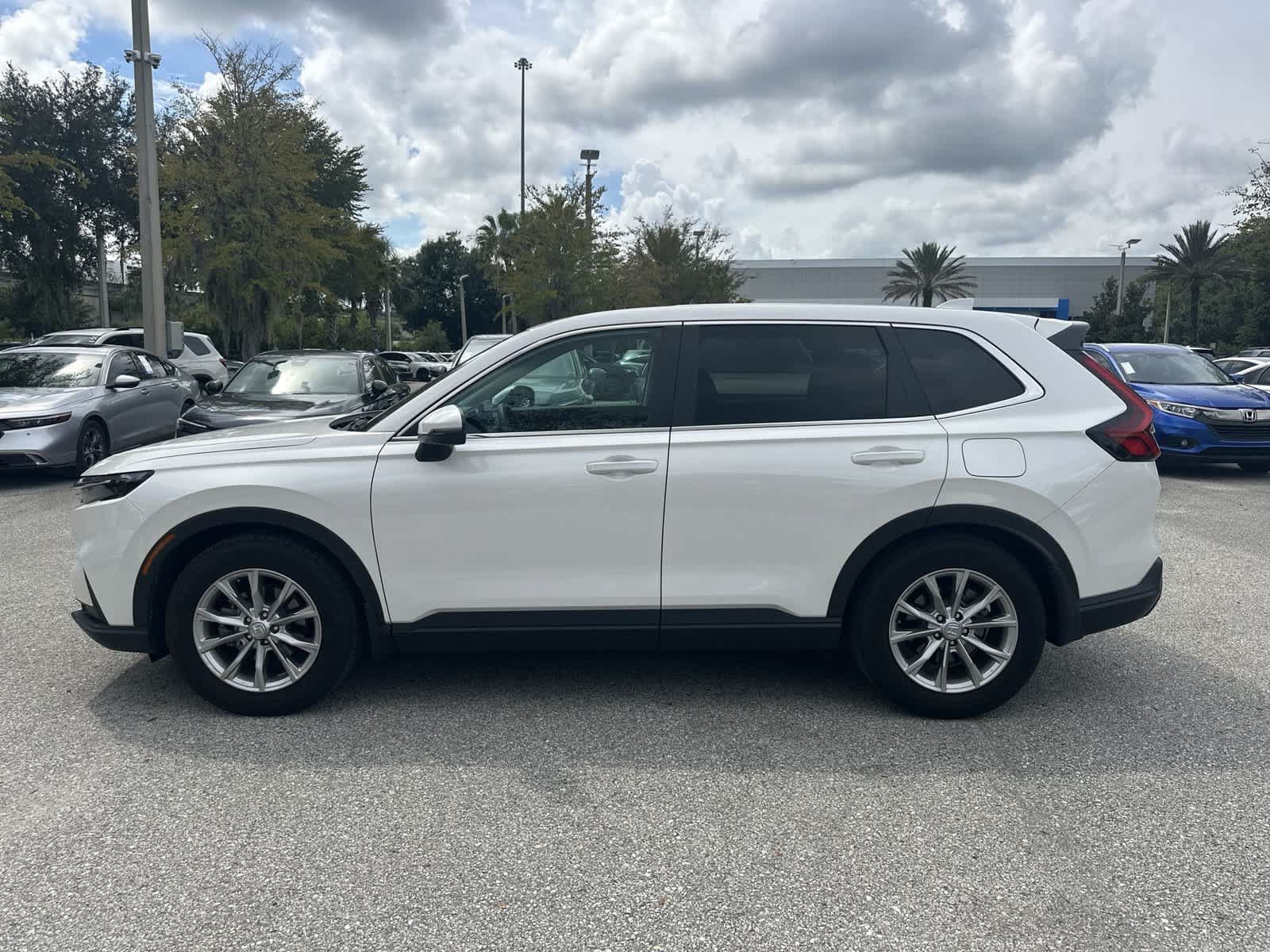 Used 2025 Honda CR-V EX image 3