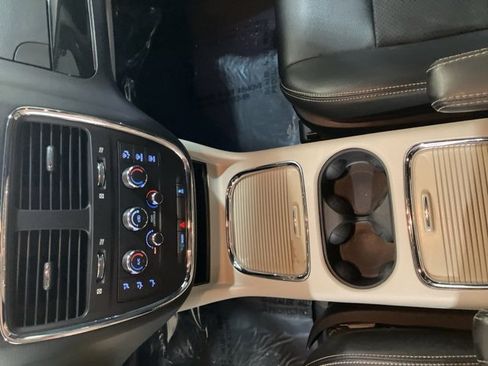 Used 2019 Dodge Grand Caravan SXT image 16