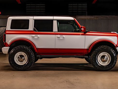 Used 2023 Ford Bronco Wildtrak image 11