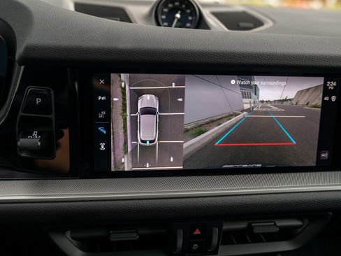 Used 2025 Porsche Cayenne image 19