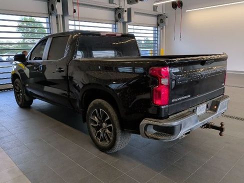 Used 2023 Chevrolet Silverado 1500 LT w/ Z71 Off-Road Package AWD/4WD image 4