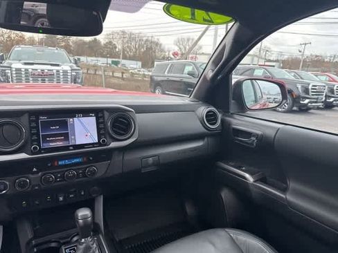 Used 2021 Toyota Tacoma TRD Sport image 14