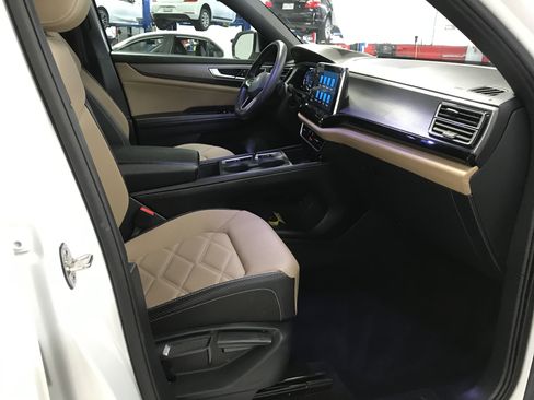 Used 2024 Volkswagen Atlas Cross Sport SE FWD image 14