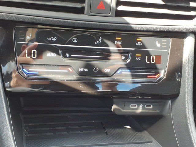 Certified 2025 Volkswagen Jetta SE w/ Sunroof Package FWD image 18