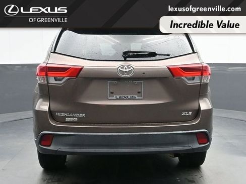Used 2017 Toyota Highlander XLE FWD image 7