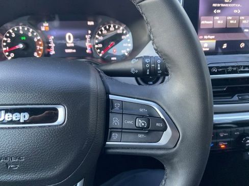 Used 2023 Jeep Compass Limited image 18