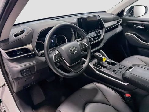 Certified 2026 Toyota Highlander XLE AWD/4WD image 9