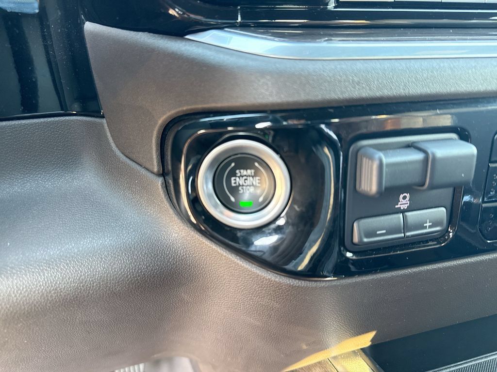 Used 2022 Chevrolet Silverado 1500 LTZ AWD/4WD image 13