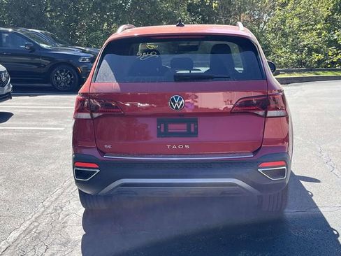Used 2022 Volkswagen Taos SE w/ Panoramic Sunroof Package image 4