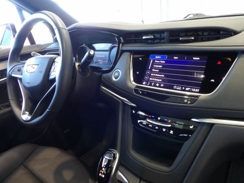 Used 2025 Cadillac XT6 Luxury AWD/4WD image 28