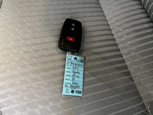 Used 2017 Toyota Prius Two w/ Prius Two Safety Plus Package FWD image 77