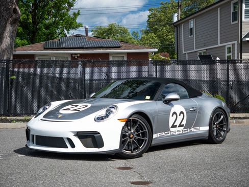 Used 2019 Porsche 911 Speedster RWD image 9