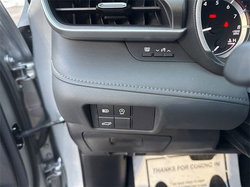 Used 2023 Toyota Highlander XLE image 27