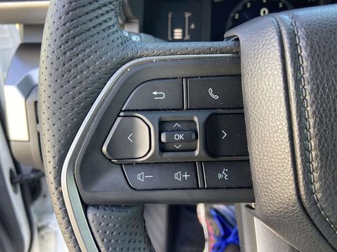 Used 2025 Toyota Tacoma SR5 AWD/4WD image 36