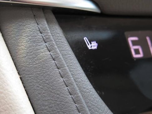 Used 2017 Cadillac XT5 Luxury w/ Driver Awareness Package FWD image 14