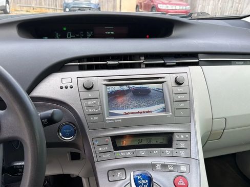 Used 2014 Toyota Prius Three image 34