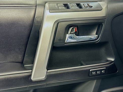 Used 2016 Toyota 4Runner Limited image 15
