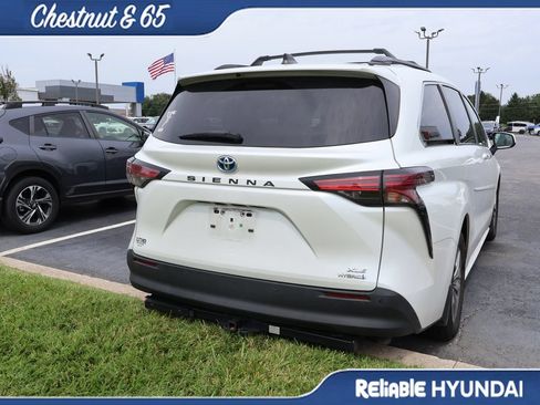 Used 2022 Toyota Sienna XLE w/ XLE Plus Package FWD image 22