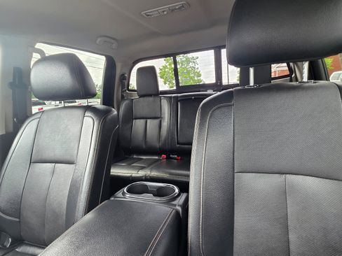 Used 2019 Nissan Titan SL w/ Off-Road Package AWD/4WD image 18