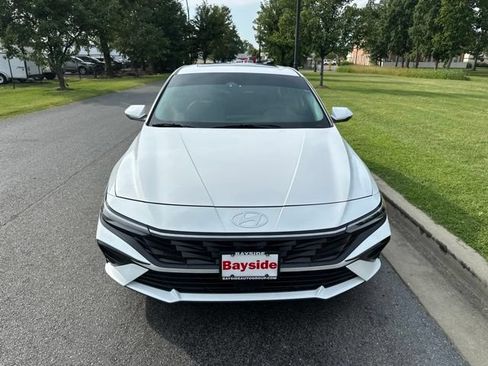 Used 2026 Hyundai Elantra Limited FWD image 4