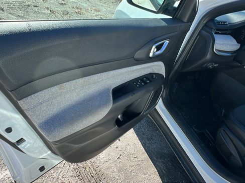 Used 2024 Jeep Compass Latitude image 14