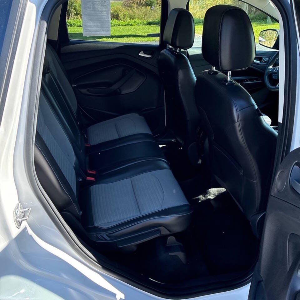 Used 2017 Ford Escape Titanium AWD/4WD image 19