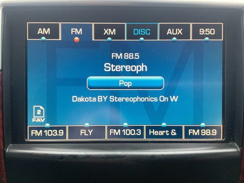 Used 2011 Cadillac Escalade Luxury AWD/4WD image 22