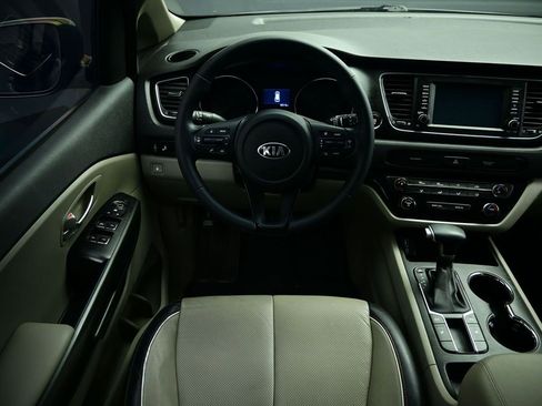 Used 2020 Kia Sedona EX image 2