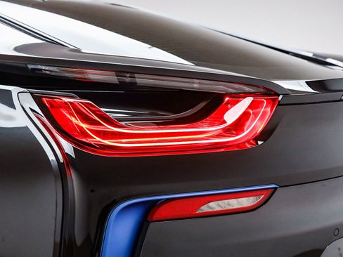 Used 2017 BMW i8 image 12