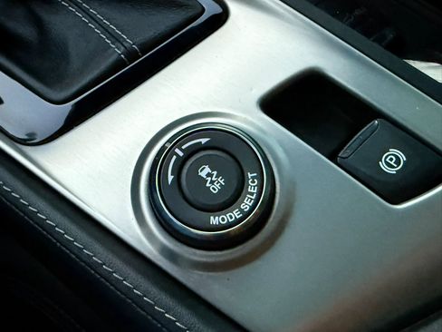 Used 2017 Chevrolet Corvette Stingray Coupe w/ Carbon Flash Badge Package image 31