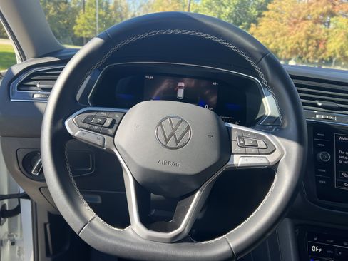 Certified 2023 Volkswagen Tiguan SE image 17