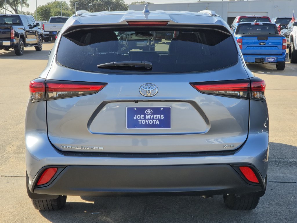 Used 2023 Toyota Highlander XLE FWD image 8