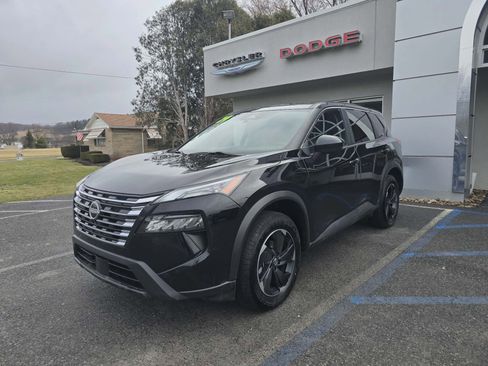 Used 2024 Nissan Rogue SV image 8