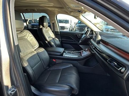 Used 2023 Lincoln Aviator Reserve w/ Equipment Group 201A image 11