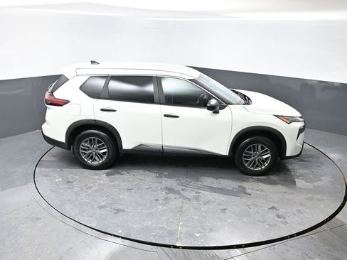 Used 2024 Nissan Rogue S image 39