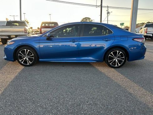 Used 2018 Toyota Camry SE image 5
