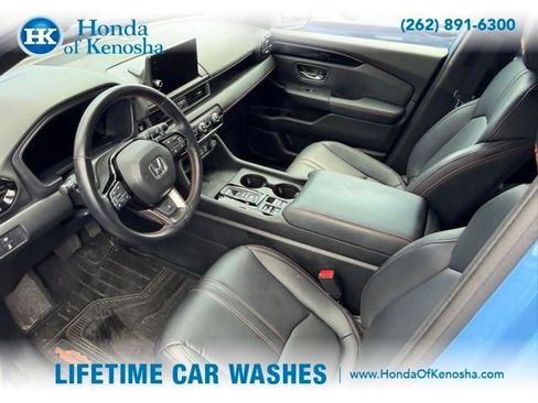 Used 2025 Honda Pilot TrailSport image 5