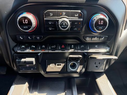 Used 2020 Chevrolet Silverado 1500 High Country w/ Technology Package AWD/4WD image 24