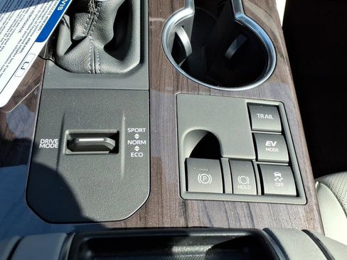 New 2026 Toyota Highlander Limited AWD/4WD image 15