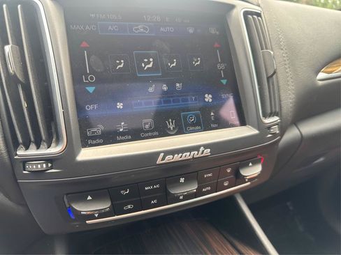 Used 2017 Maserati Levante w/ Luxury Package AWD/4WD image 23