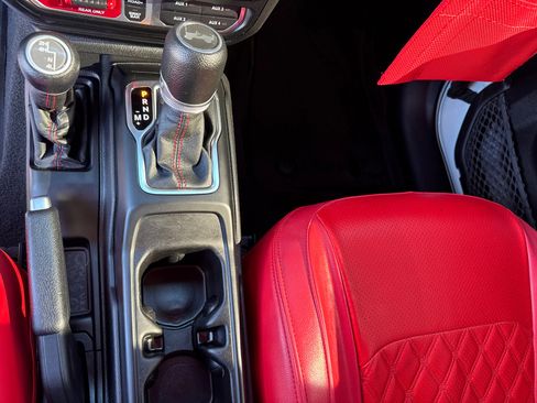 Used 2021 Jeep Wrangler Unlimited Rubicon image 14