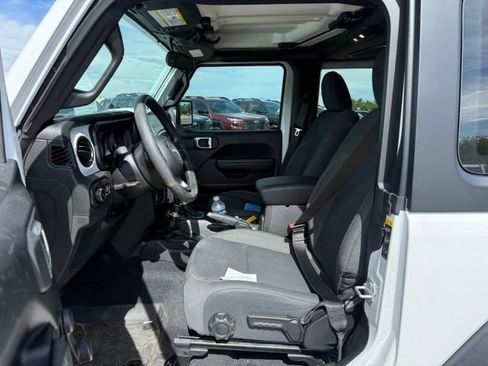 Used 2024 Jeep Wrangler Sport AWD/4WD image 16