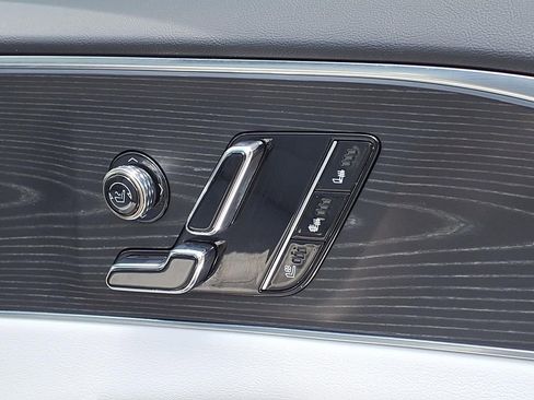 Used 2024 Cadillac Lyriq Luxury RWD image 13